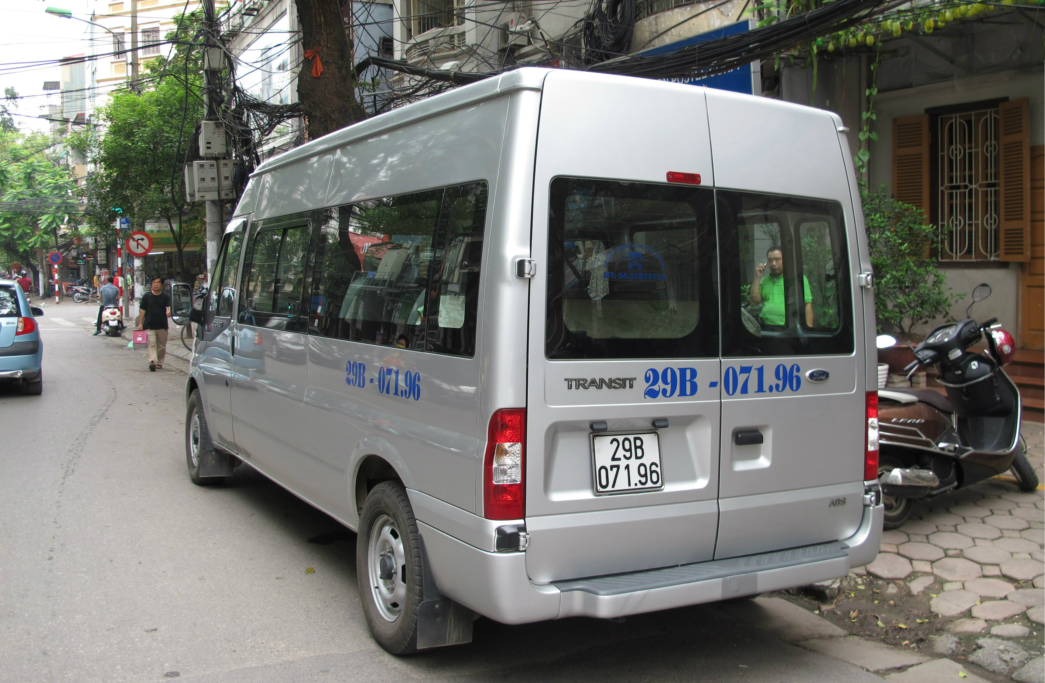 Xe 16 chỗ - Ford transit